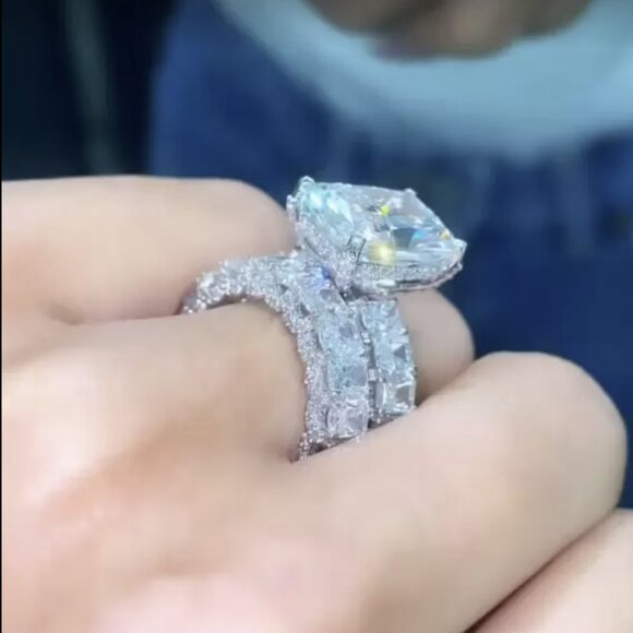 RADIANT CUT RING SET! ๐๐๐ - Picture 1 of 10